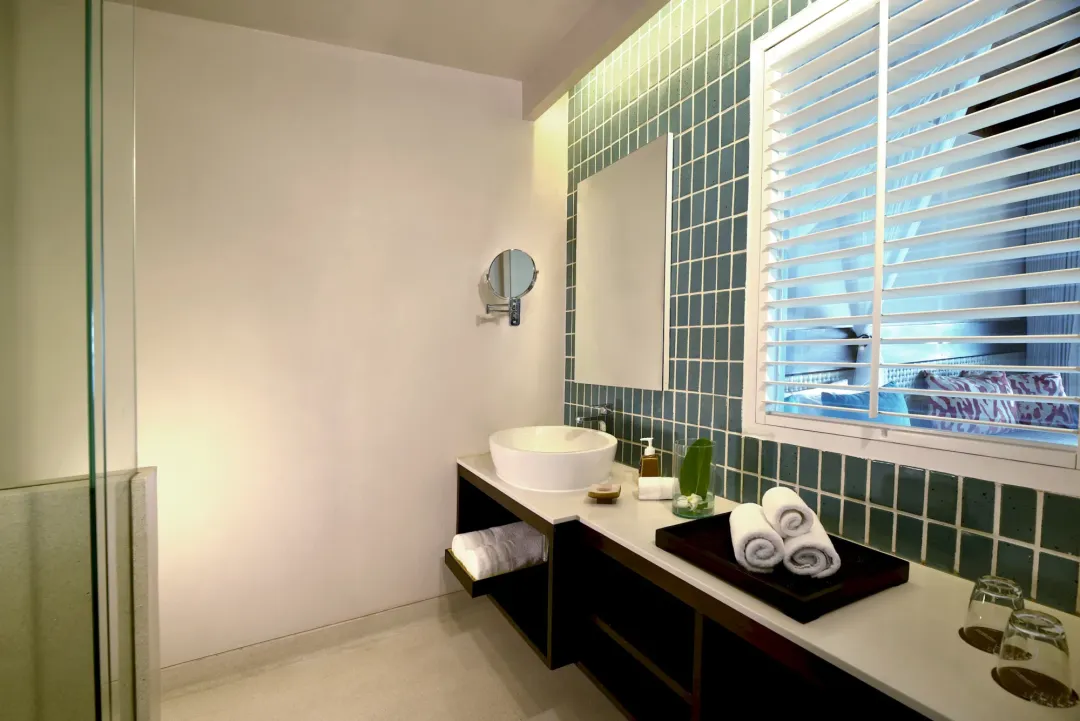 Ocean Front Deluxe Room - Bathroom