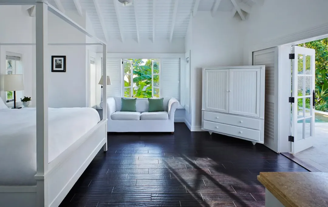 Odysseys Travel - Sugar Beach, A Viceroy Resort  - Rooms - Luxury Cottage - Sofa
