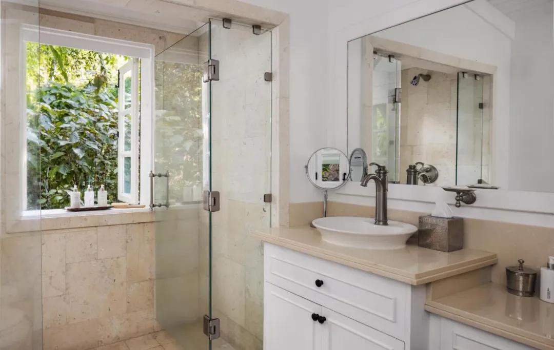 Odysseys Travel - Sugar Beach, A Viceroy Resort  - Rooms - Luxury Cottage - Bathroom