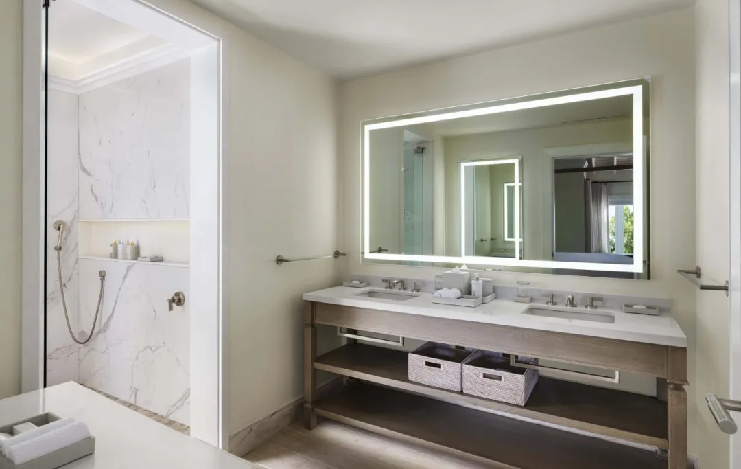 Odysseys Travel - Sugar Beach, A Viceroy Resort  - Rooms - Deluxe Cottage - Bathroom