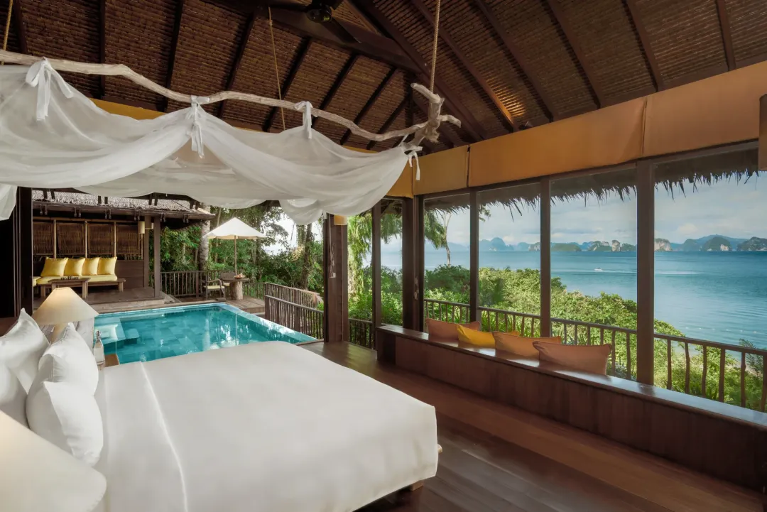 Beachfront Pool Villa bedroom - Bedroom
