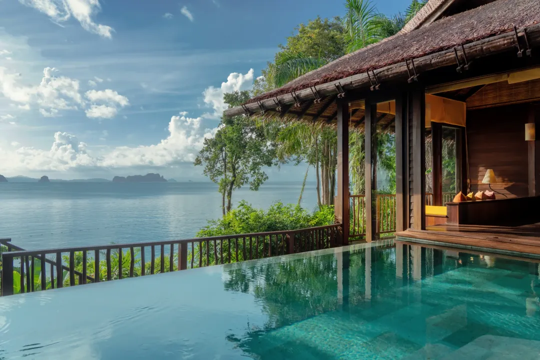 Beachfront Pool Villa bedroom - Pool View
