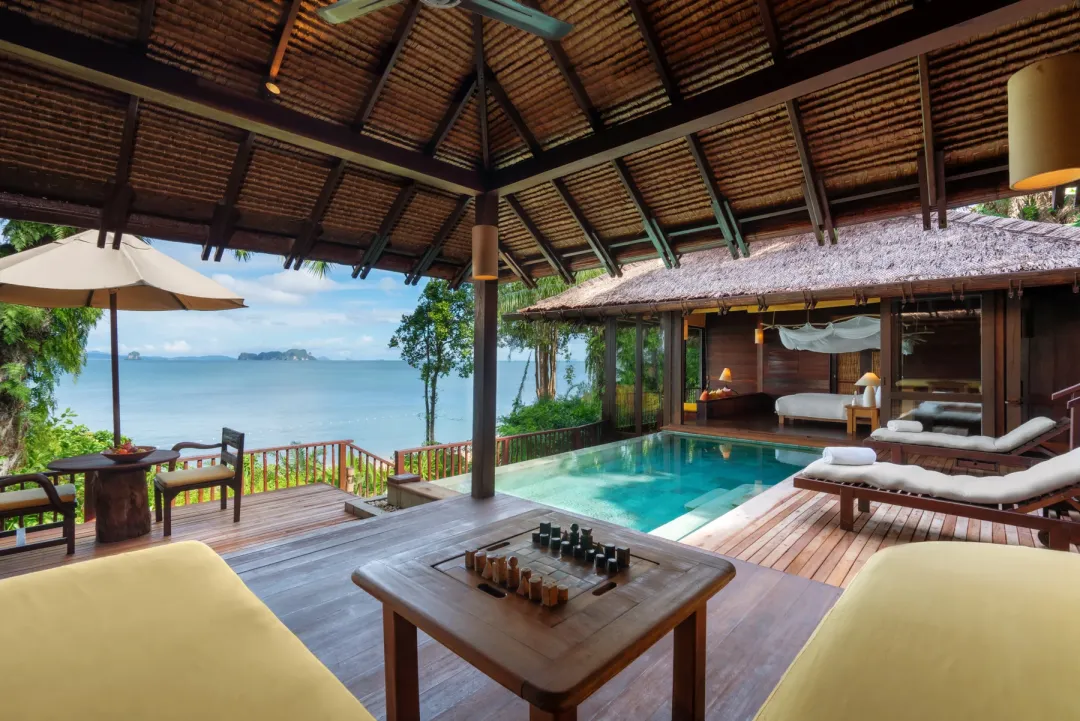 Beachfront Pool Villa bedroom - Seating Aeria