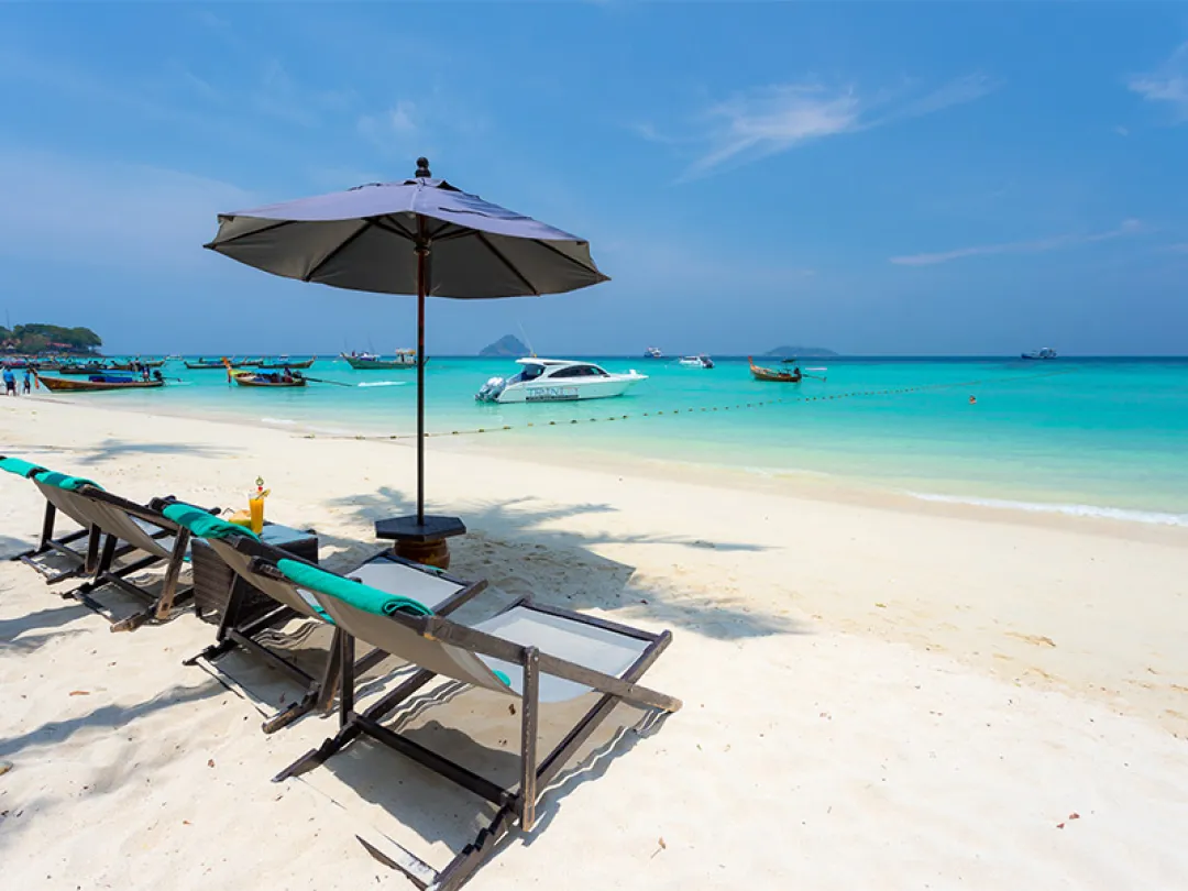 Phi Phi Holiday Resort - Beach Lounge