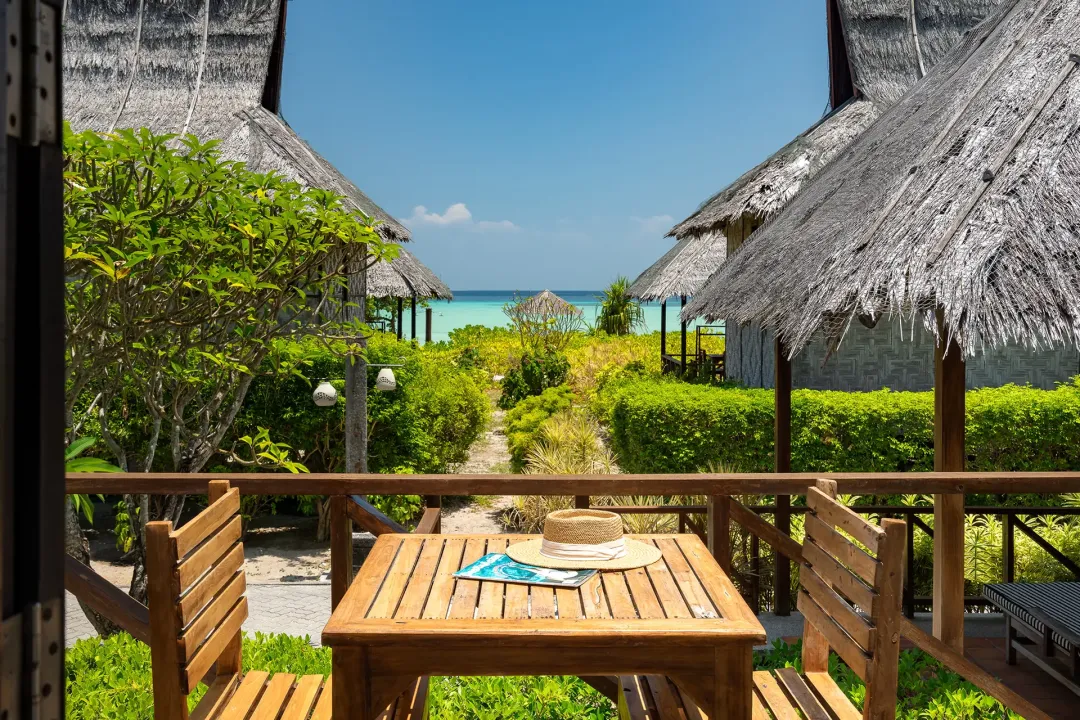 Deluxe Sea View Bungalow - Balcony Lounge
