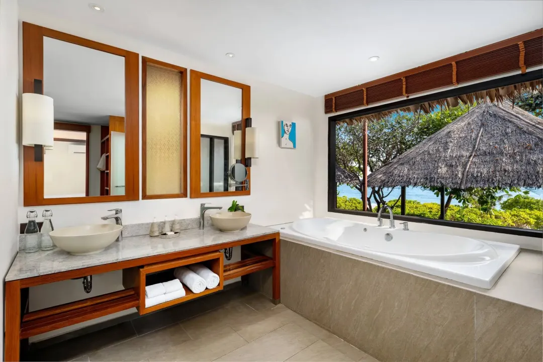 Beachfront Junior Suite - Bathroom