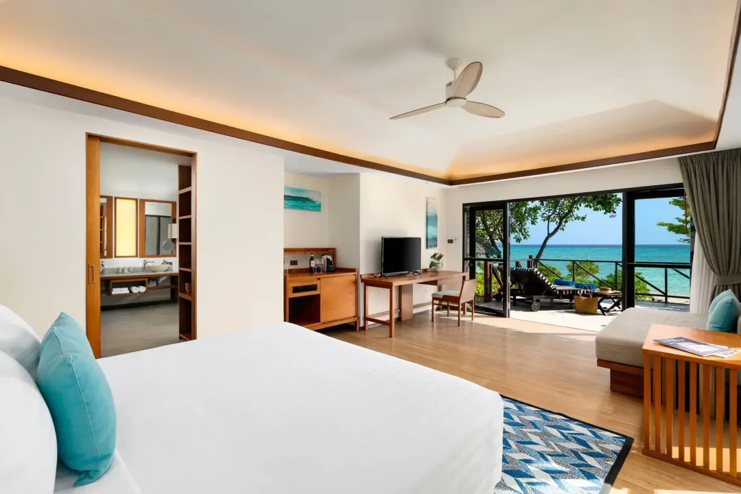 Beachfront Junior Suite - King Bed View