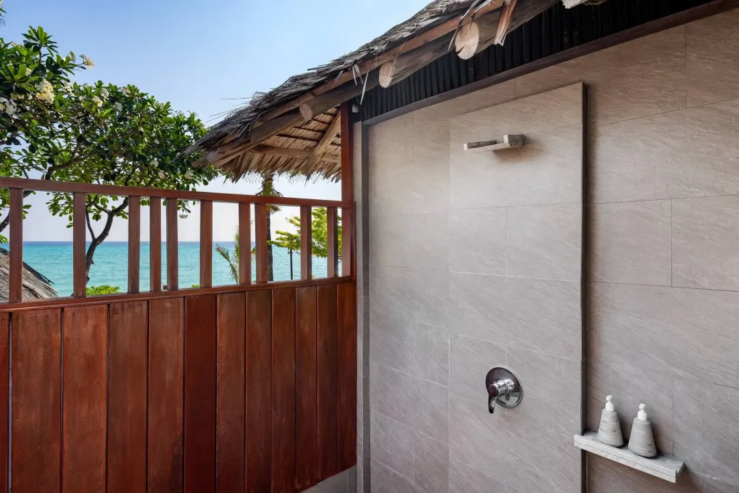 Beachfront Junior Suite - Shower