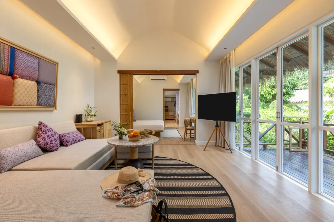Family Beachfront Villa - Seating Aeria