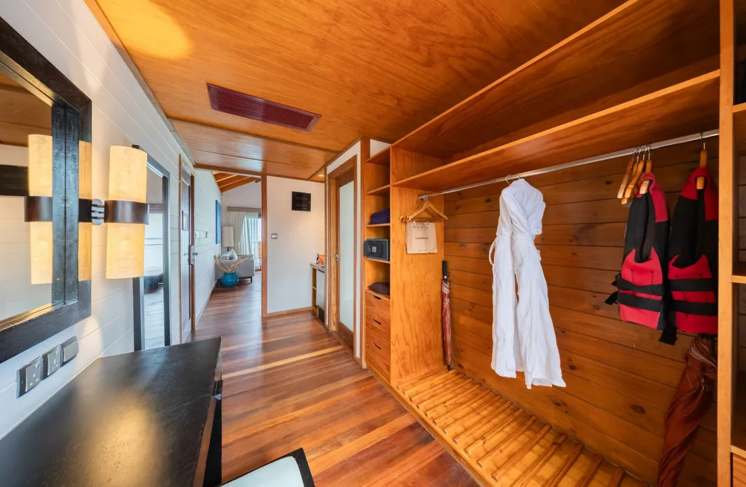 Jacuzzi Water Villa - Dressing Room