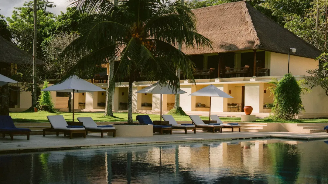 Alila Manggis - Pool Lounge