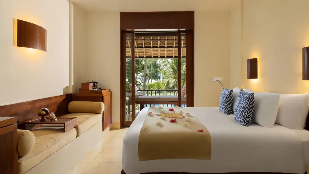 Deluxe Sea View Room - King Bed View