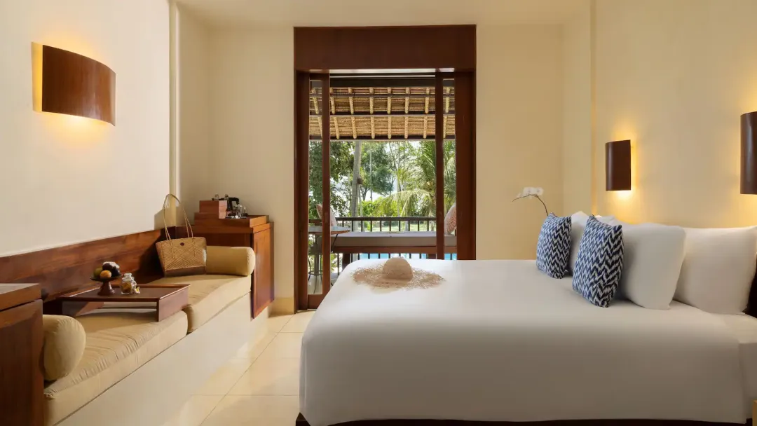 Deluxe Sea View Room - King Bed
