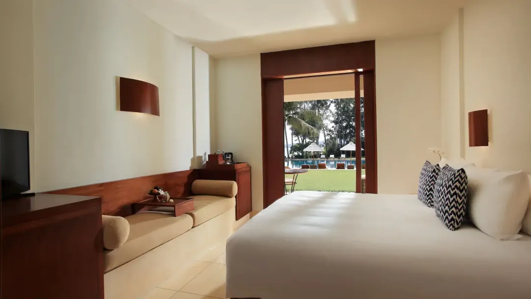 Superior Garden View Room - King Bed