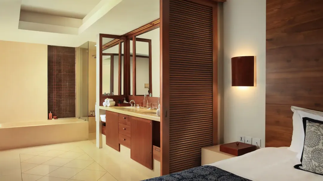 Seaside Suite - King Bed View