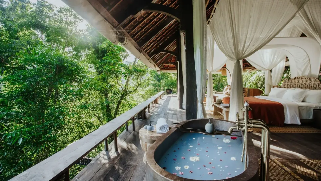 Above the Waterfall Pool Bale - Bathtub