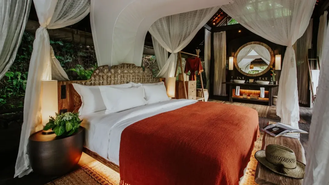Above the Waterfall Pool Bale - King Bed