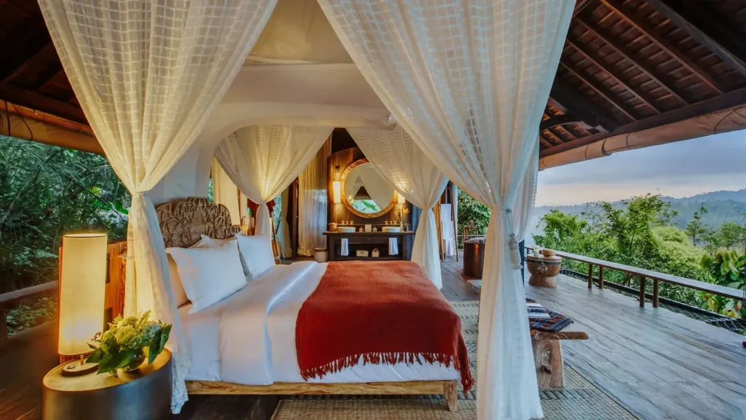 Buahan Valley Pool Bale - King Bed