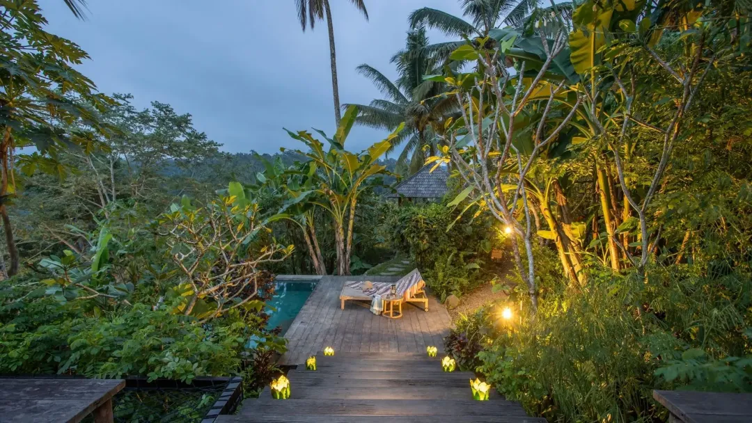 Buahan Valley Pool Bale - Pool Lounge