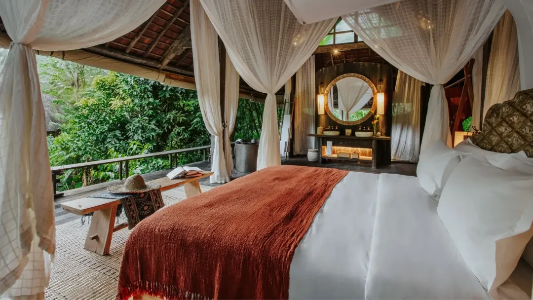 Rainforest Pool Bale - King Bed