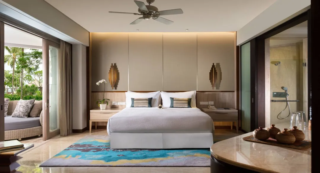 Deluxe Pool View - King Bed View