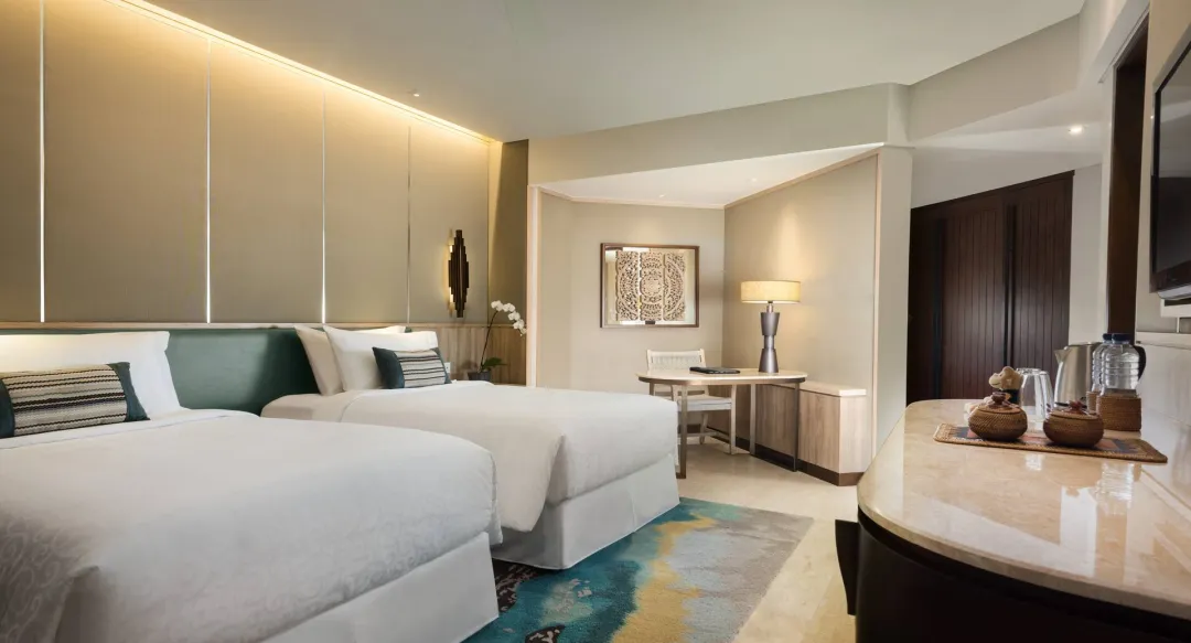 Deluxe Pool View - Twin Bed View