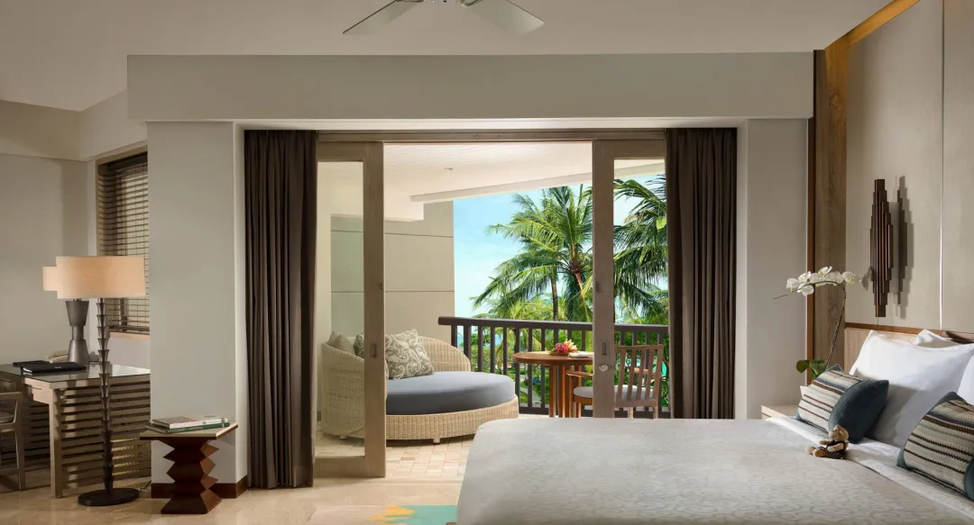 Deluxe Pool View - King Bed