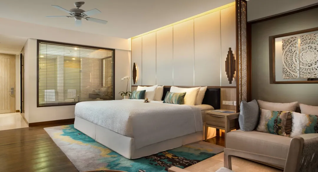 Deluxe Oceanfront Room - King Bed View
