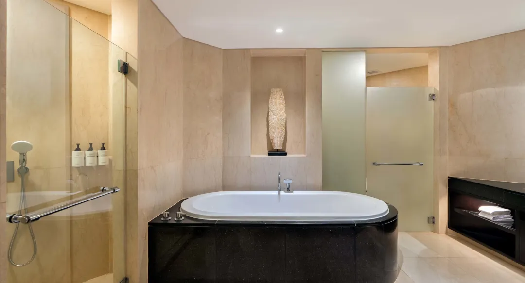 Deluxe Lagoon Access - Bathroom