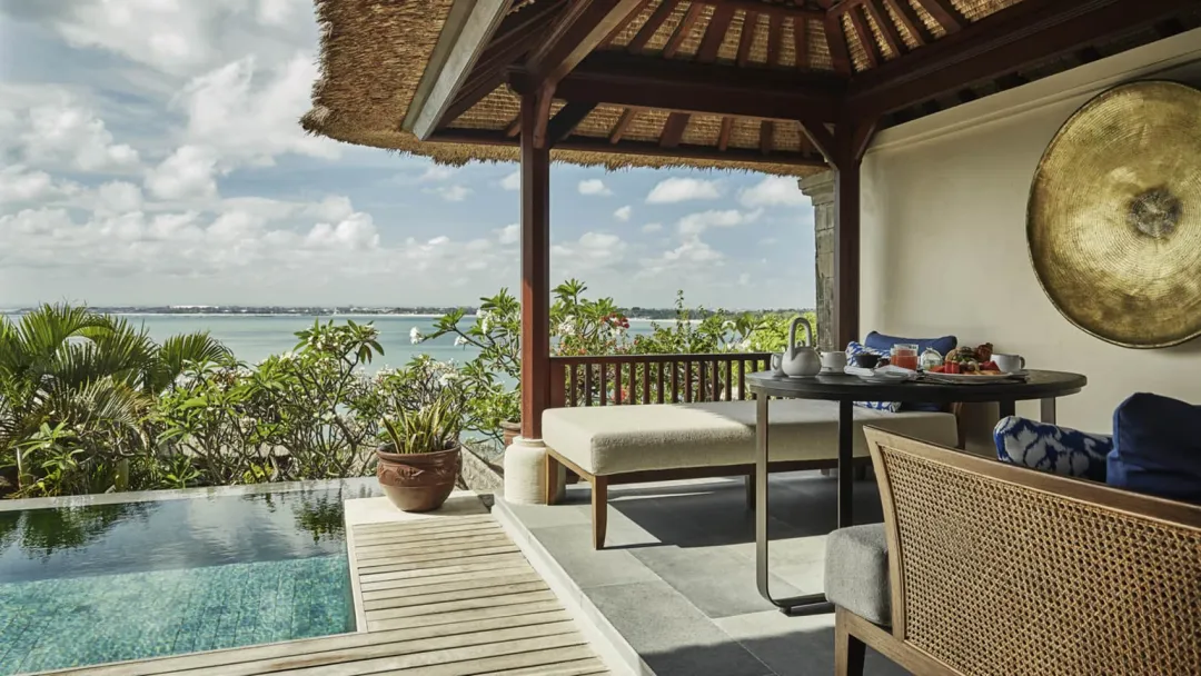 Deluxe Pool Villa - Pool Lounge