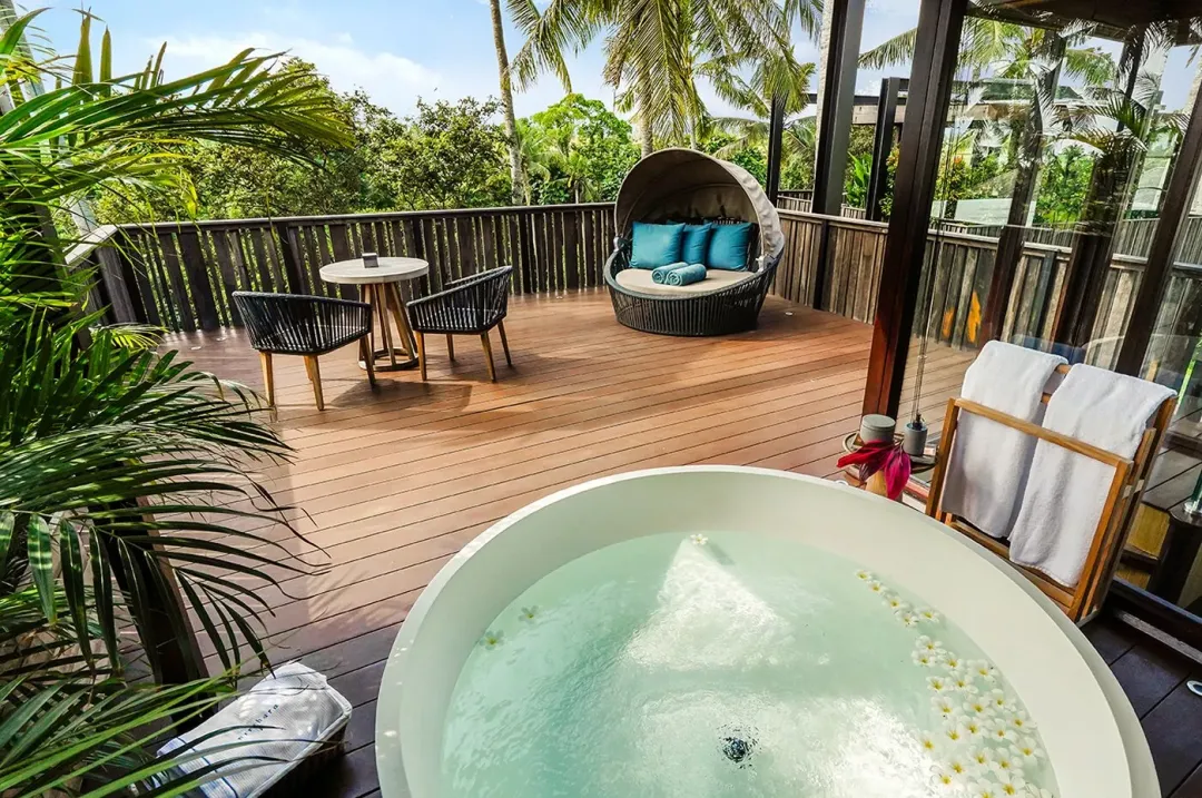 Canopy Suite - Roof Top Bathtub