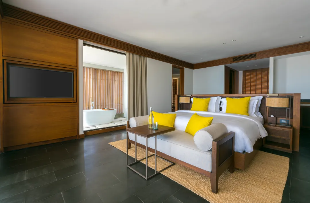 Sky Pool Suite - King Bed