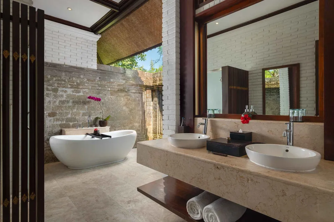 One Bedroom Club Suite - Bathroom