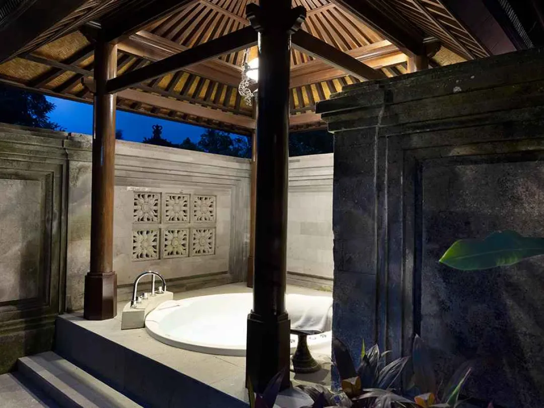 The Hadiprana Estate - Bathtub