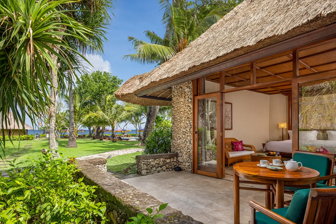 Luxury Lanai Room Partial Ocean View - Bedroom with Terrace Lounge
