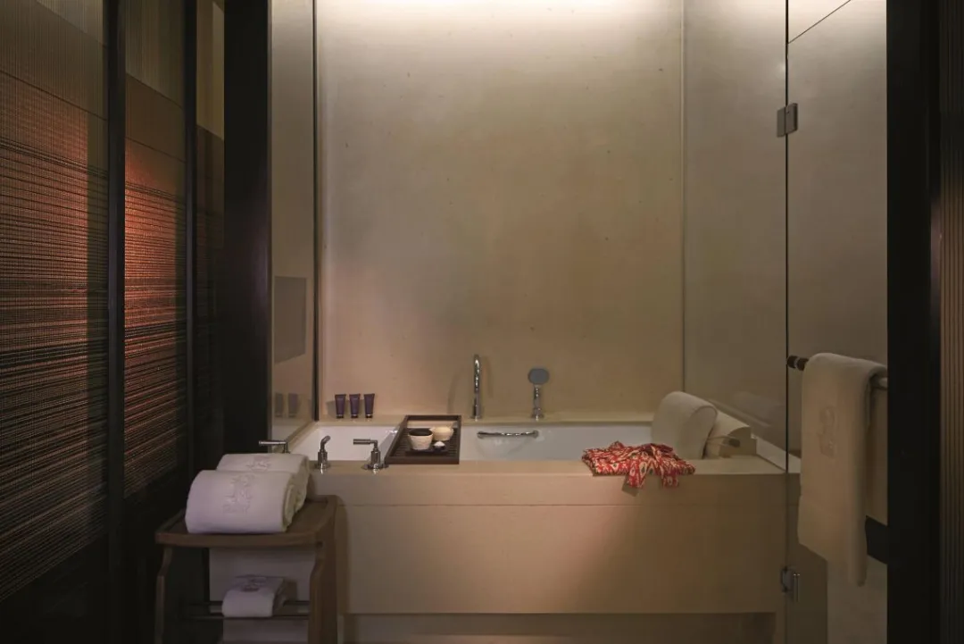 Sawangan Junior Suite Lagoon View - Bathtub