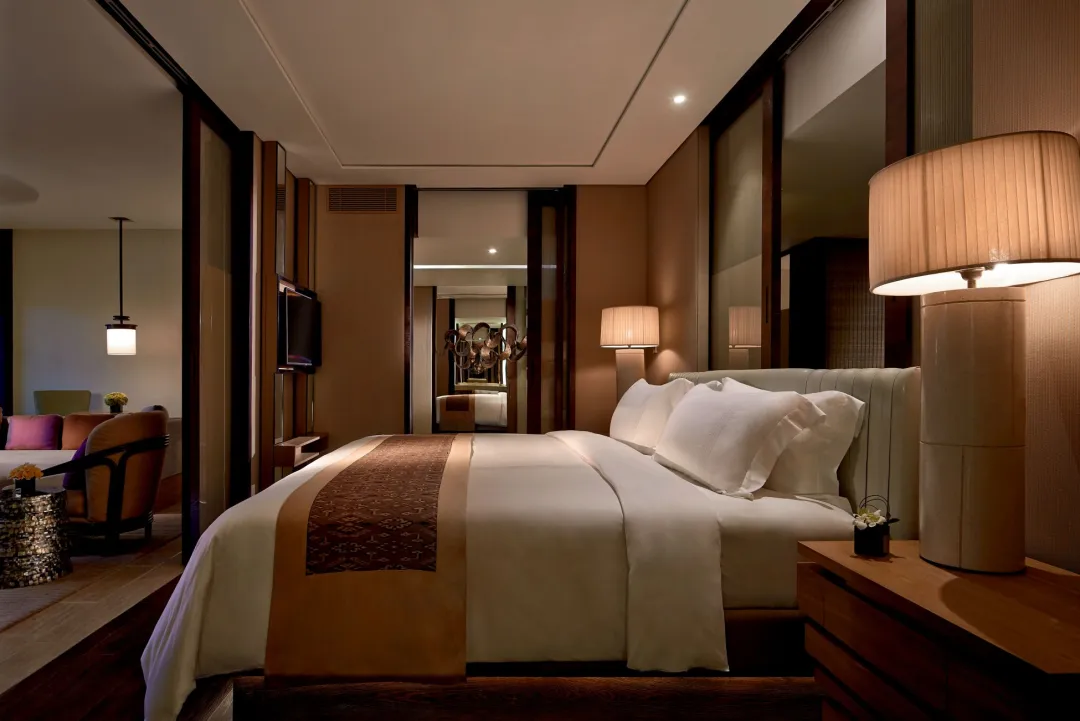 The Ritz-Carlton Suite Balcony View - King Bed