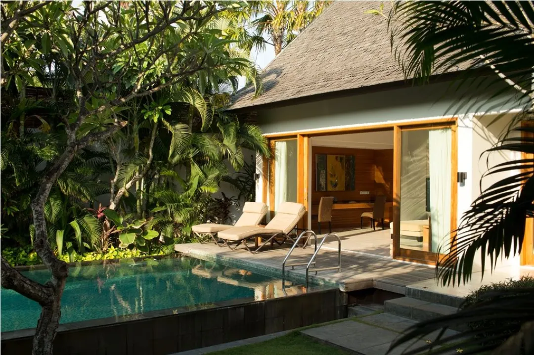 One Bedroom Royal Courtyard Villas - Pool Lounge