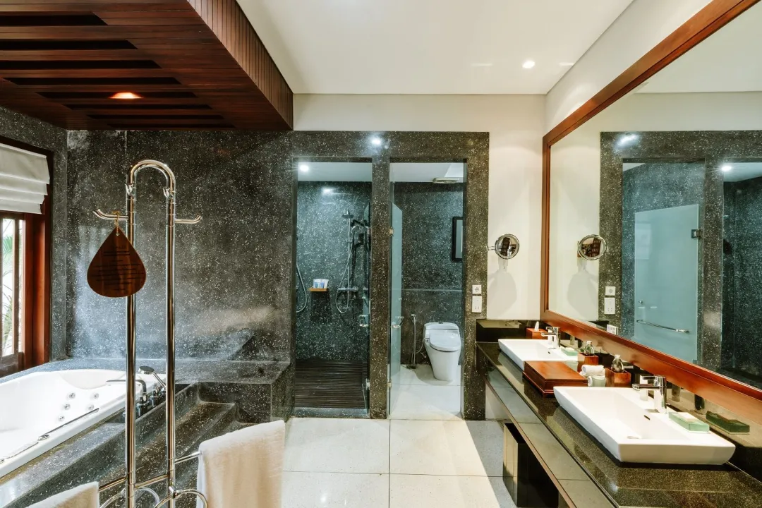 Three Bedroom Royal Courtyard Villa - Bathroom