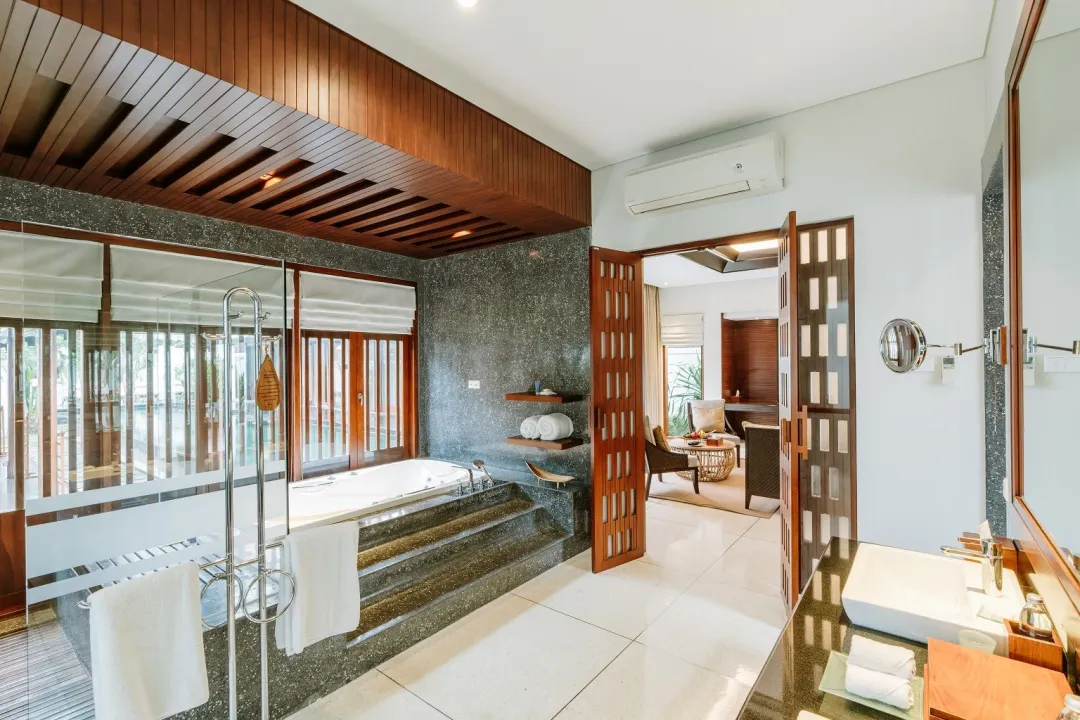 Three Bedroom Royal Courtyard Villa - Bathroom View