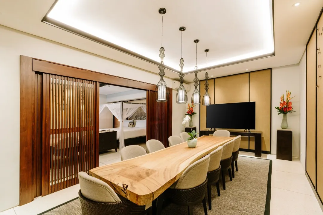 Three Bedroom Royal Courtyard Villa - Dining Aeria