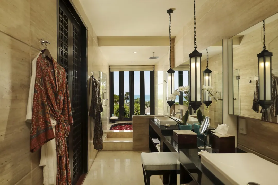 Ocean Suite with Jacuzzi - Bathroom