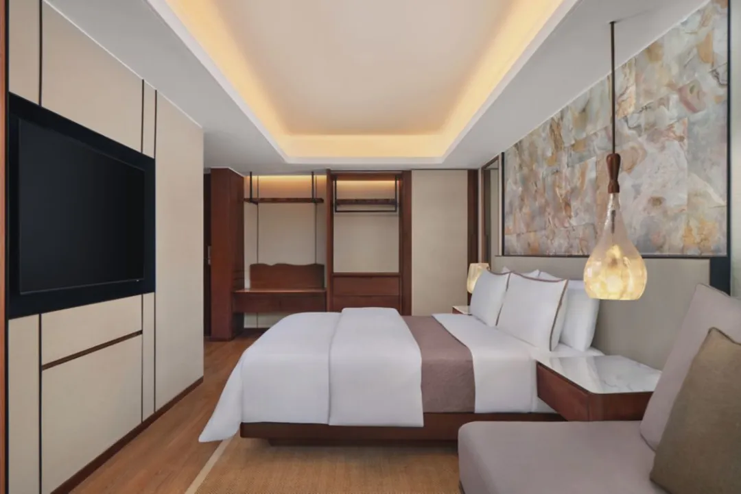 Deluxe Garden View Room - King Bed