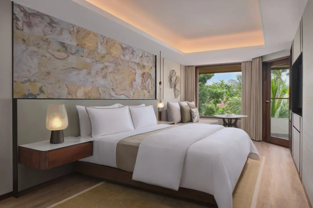 Deluxe Pool View Room - King Bed