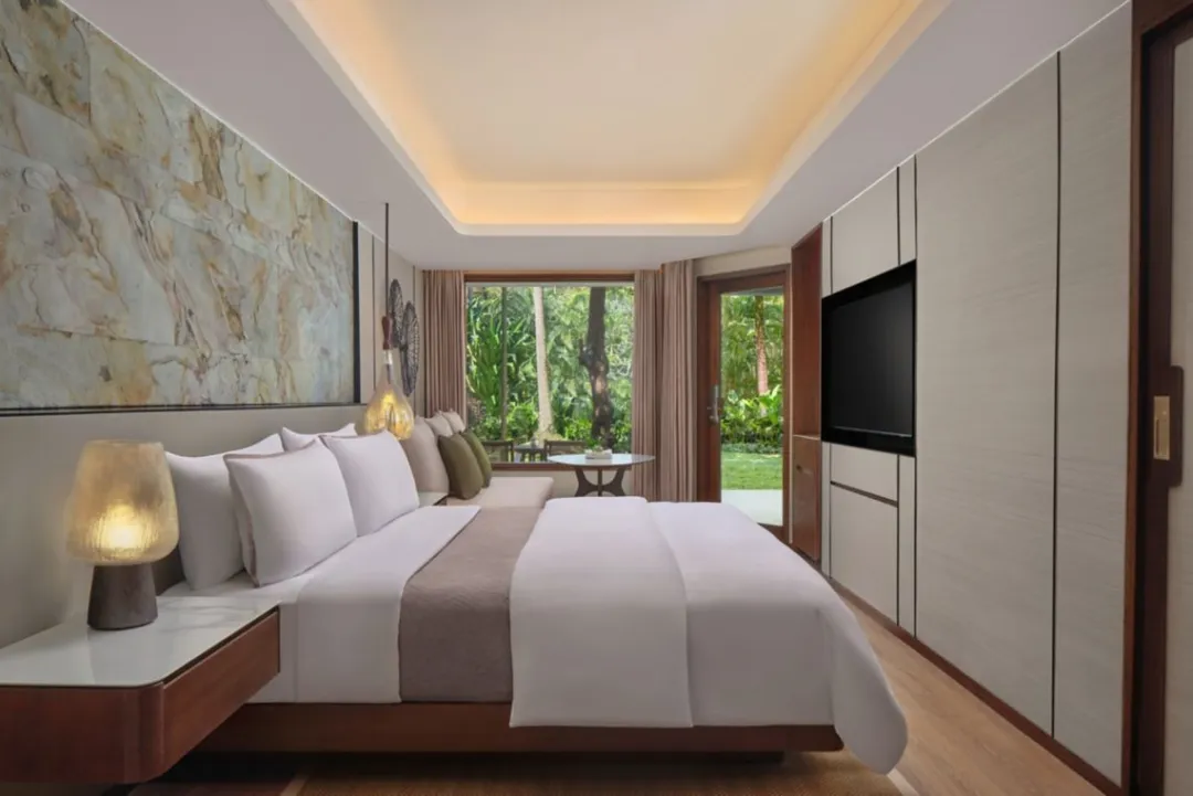 Deluxe Pool Terrace Room - King Bed