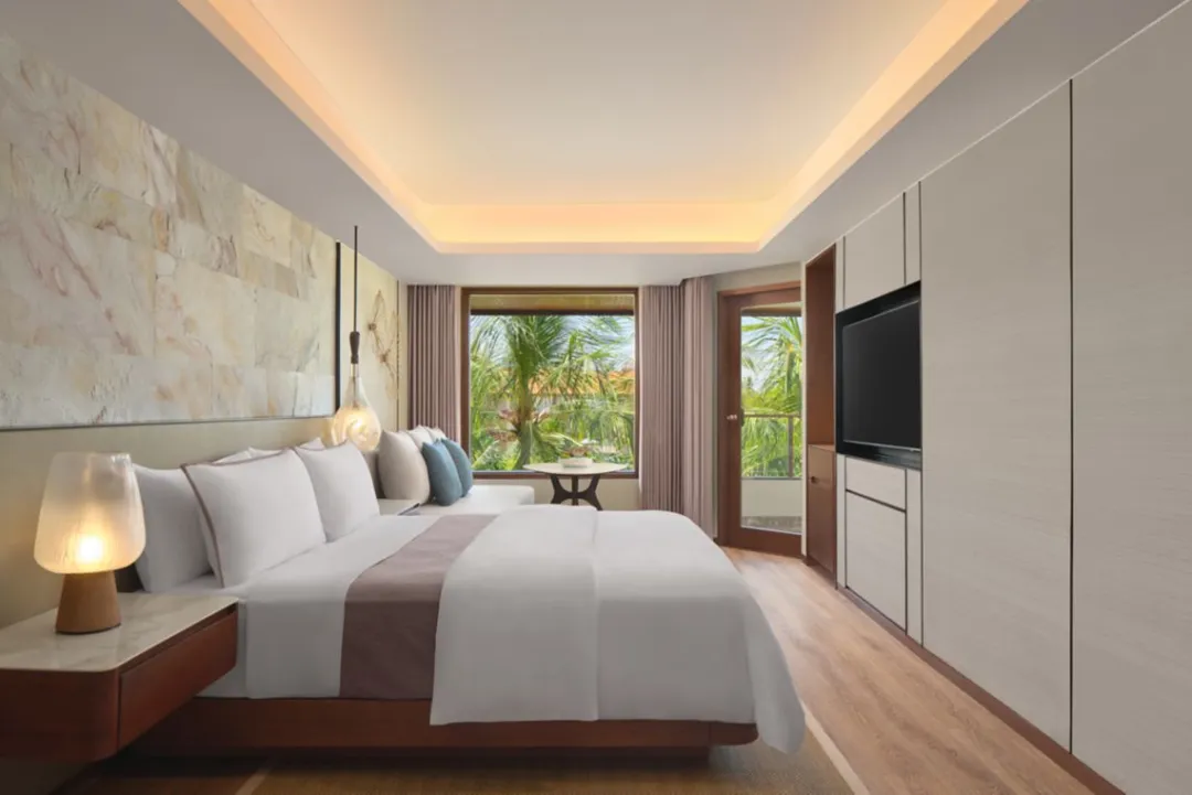 Family Suite Pool Terrace - King Bed