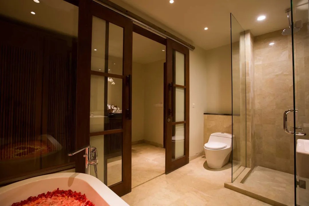 Junior Suite - Bathroom