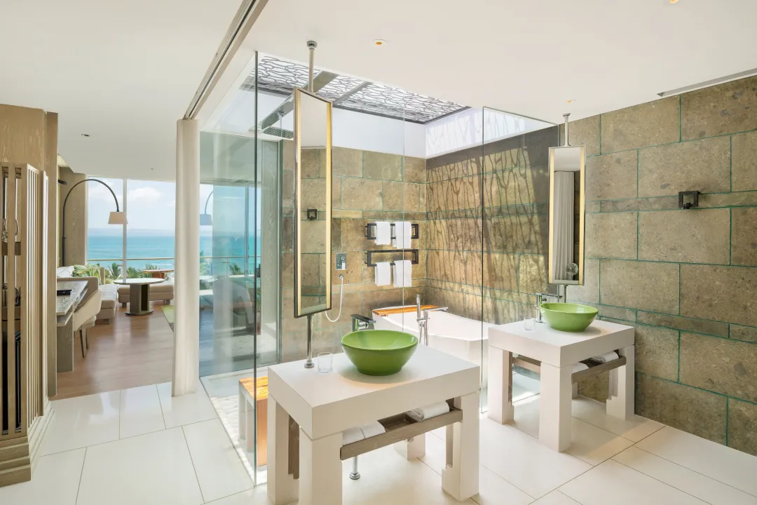 Premier Ocean Facing - Bathroom