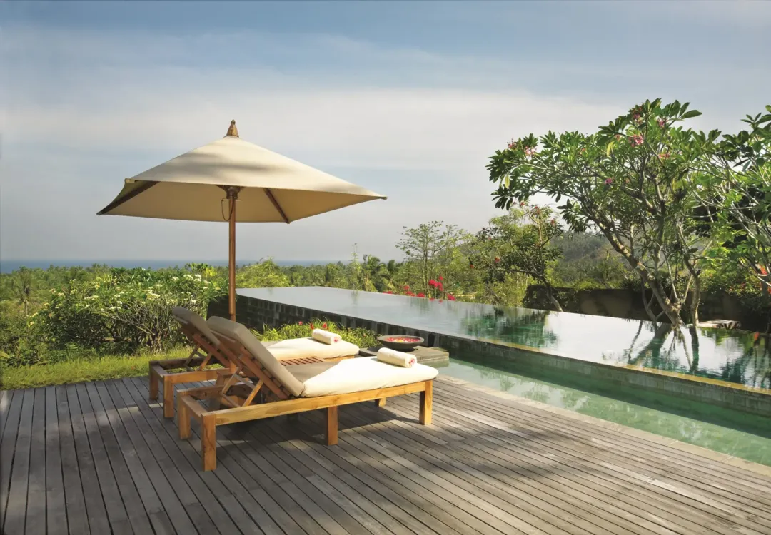 Three Bedroom Luxury Villa - Pool Lounge