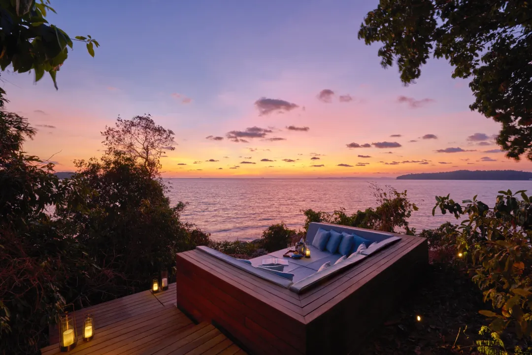 Ocean Pool Villa - Oudoor Lounge with Sunset View
